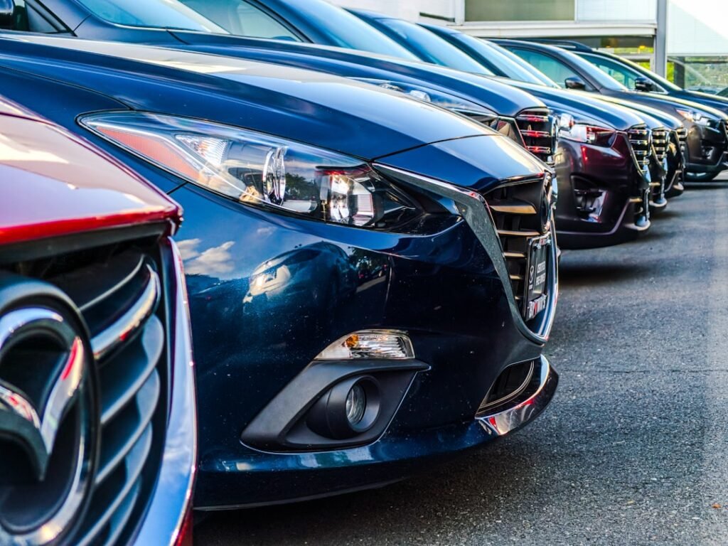 Flotta di auto aziendali in un parcheggio — fringe benefit 2026