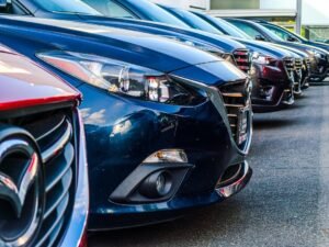 Flotta di auto aziendali in un parcheggio — fringe benefit 2026