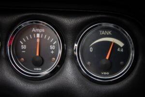 Indicatore del carburante sul cruscotto: calcolare il consumo reale dell'auto