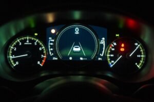 Cruscotto dell'auto: tenere sotto controllo le scadenze e lo stato del veicolo